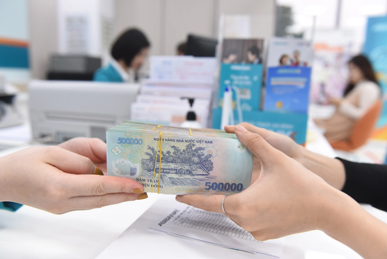 Ngân hàng đồng loạt tăng lãi suất tiết kiệm: Xu hướng và cơ hội đầu tư năm 2025